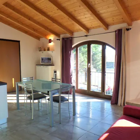 Casa Miralago Lesa